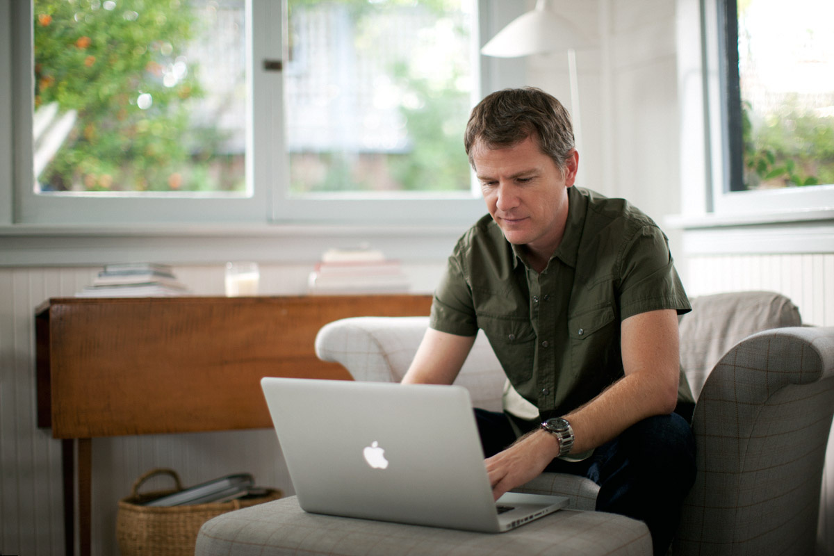 Работает в интернете