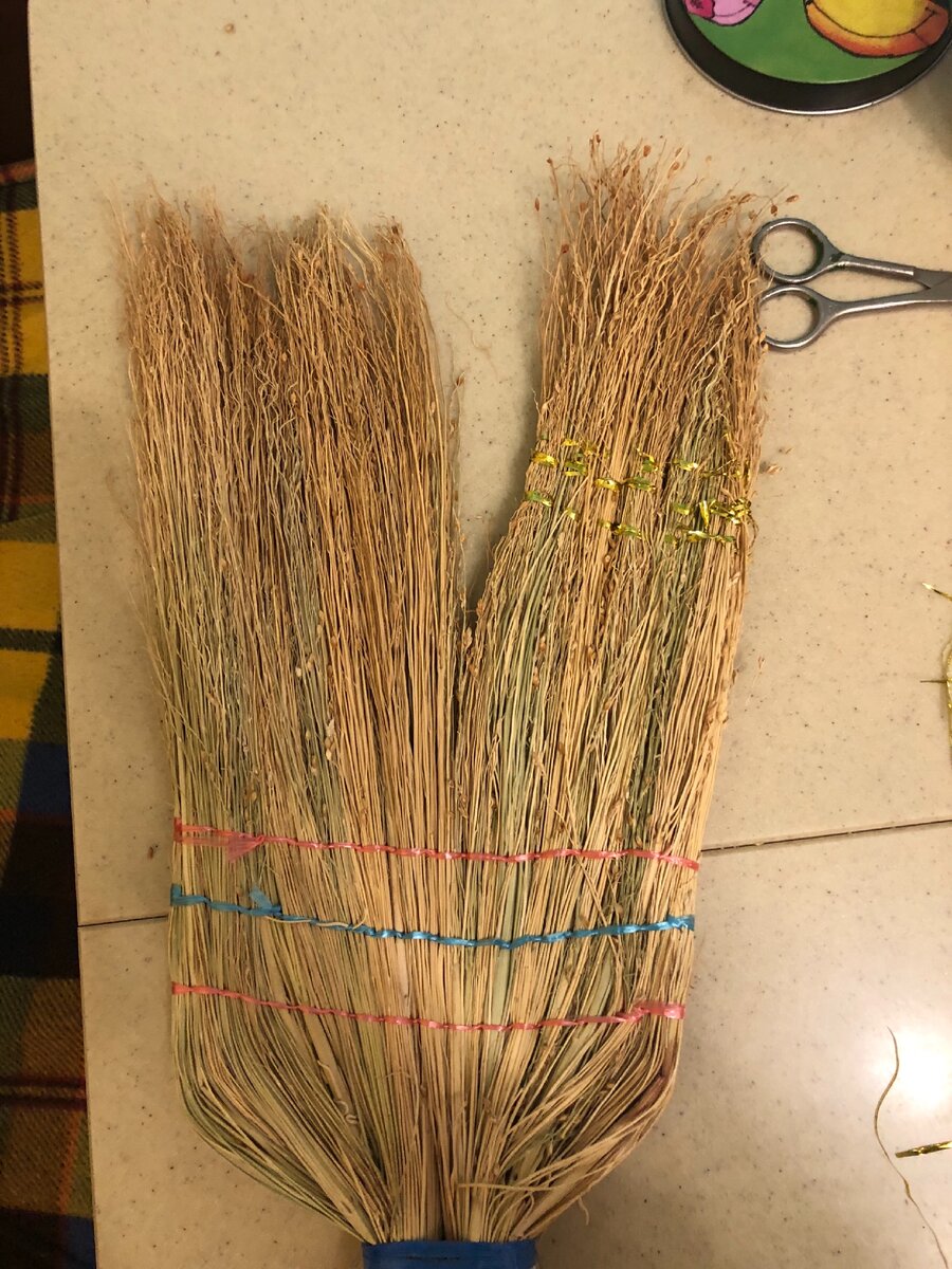 Часть от веника перевязала «дождиком»