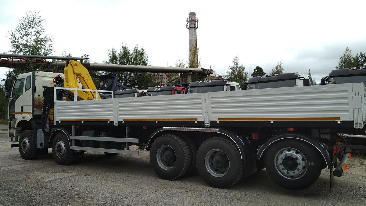 То что называется 5-ой осью не что иное как прицеп, по крайней мере по документам.