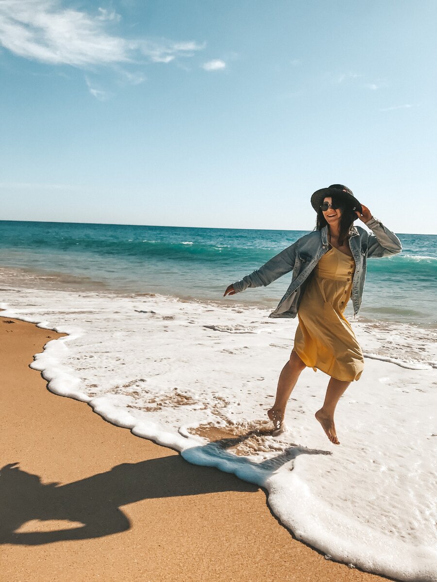 Мочу ножки в Атлантическом океане. В Португалии.