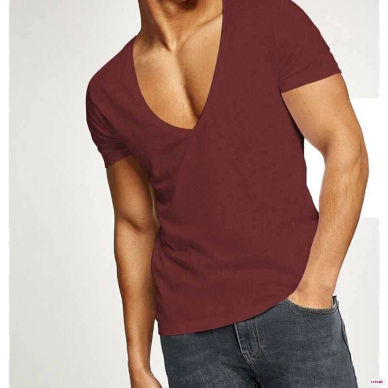 Футболка с треугольным вырезом