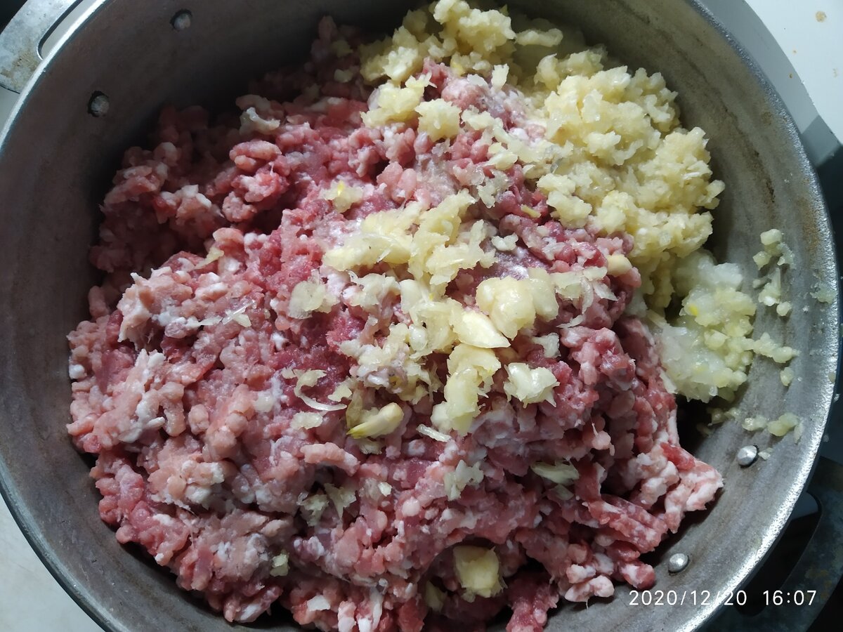Лук, чеснок и мясо