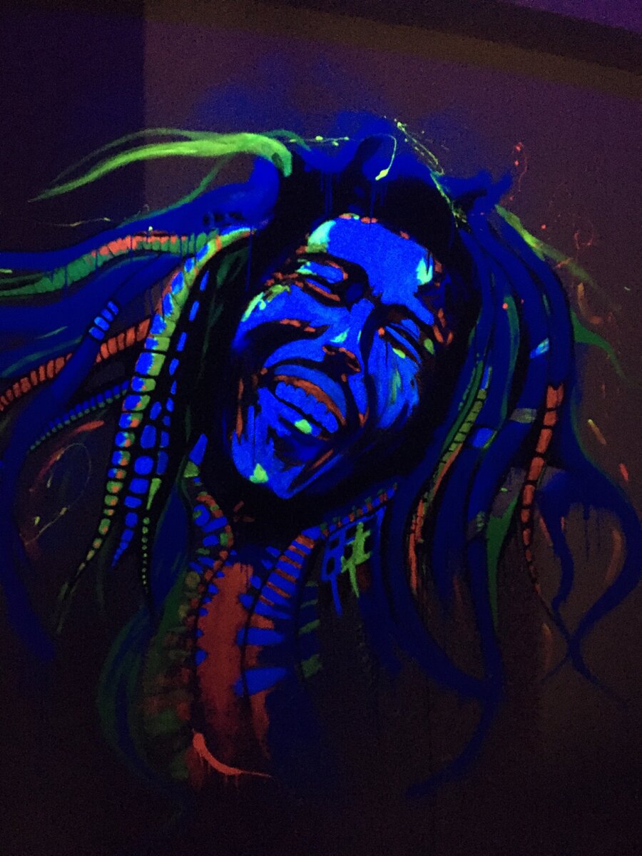 Боб Марли, в живую лучше смотрится рисунок 