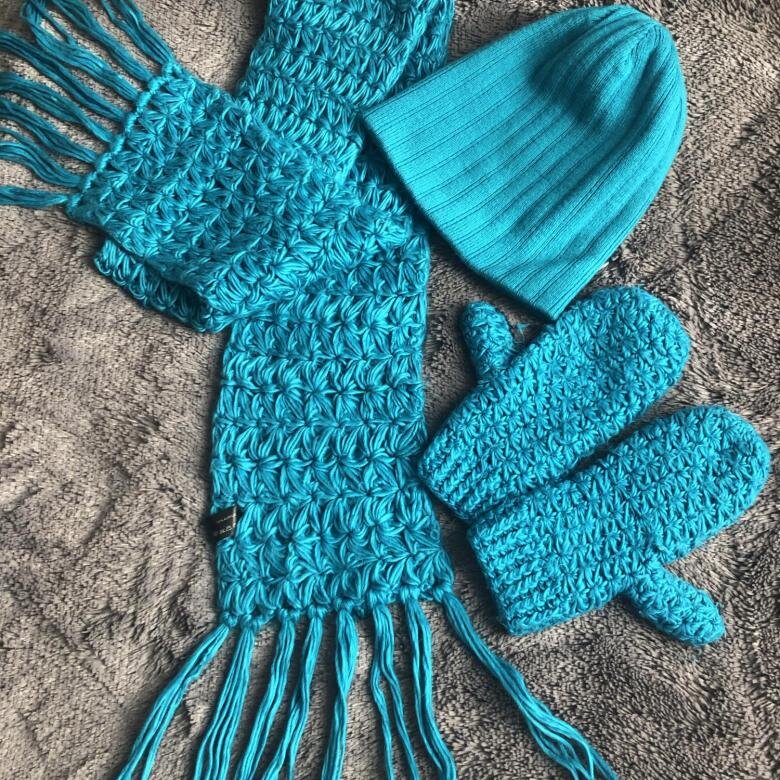 Шапка, шарф и рукавицы найдутся в любом доме