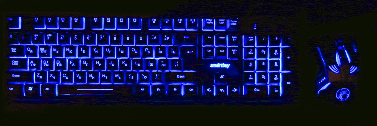 Фотография моей "игровой" клавиатуры. P.S только учусь обрабатывать изображения и цветокоррекция не совсем вышла. 