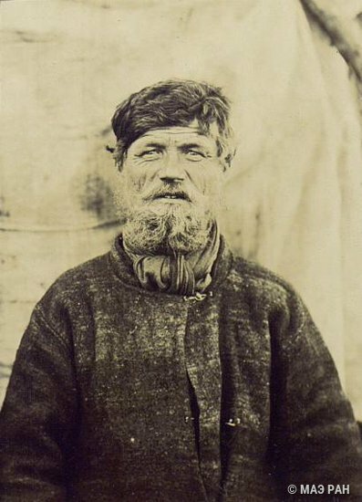 Фото мужчины 36 лет. Украина, 1894 год. Автор Дудин С.М. У меня дед, прошедший Финскую и Отечественную, в 65 моложе выглядел.