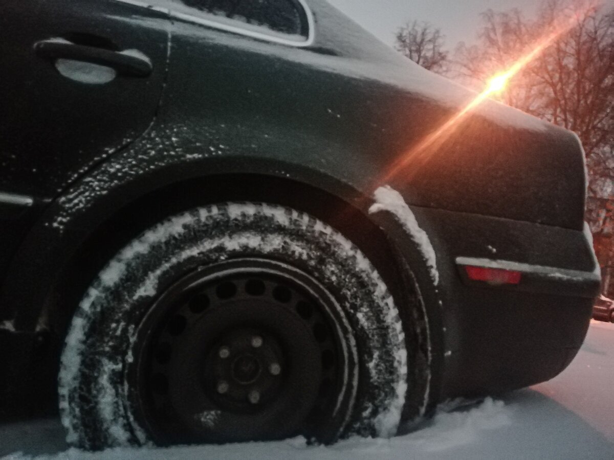 Для жителей северных регионов столько снега во дворе - обычное явление