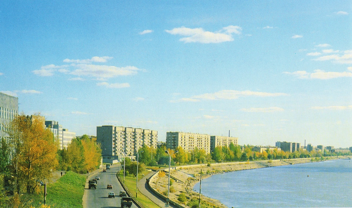 Набережная Омска, вид с Ленинградского моста.