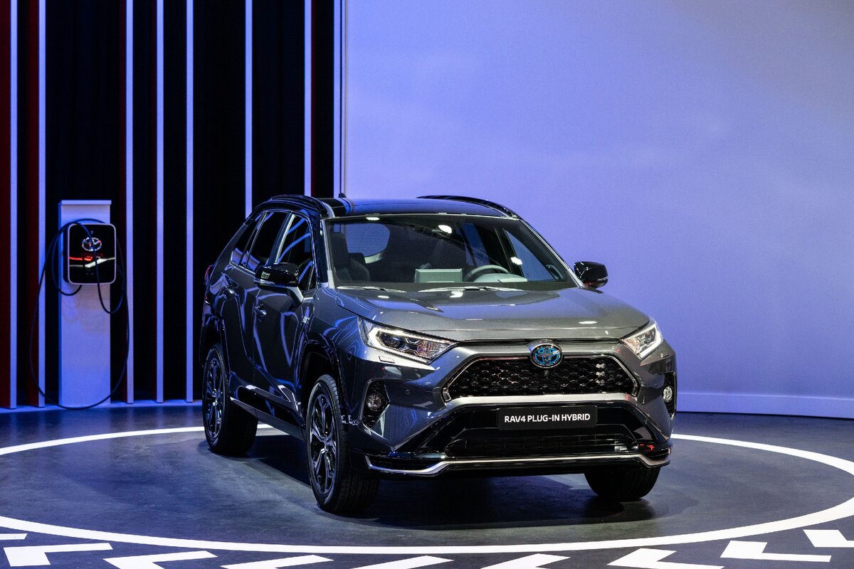 Новый Toyota RAV4 plug-in hybrid 2021.