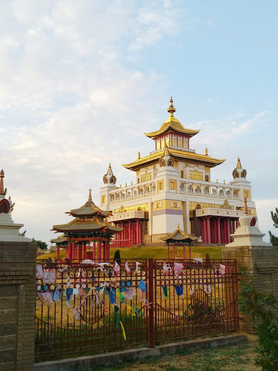 Буддийский храм в Калмыкии 