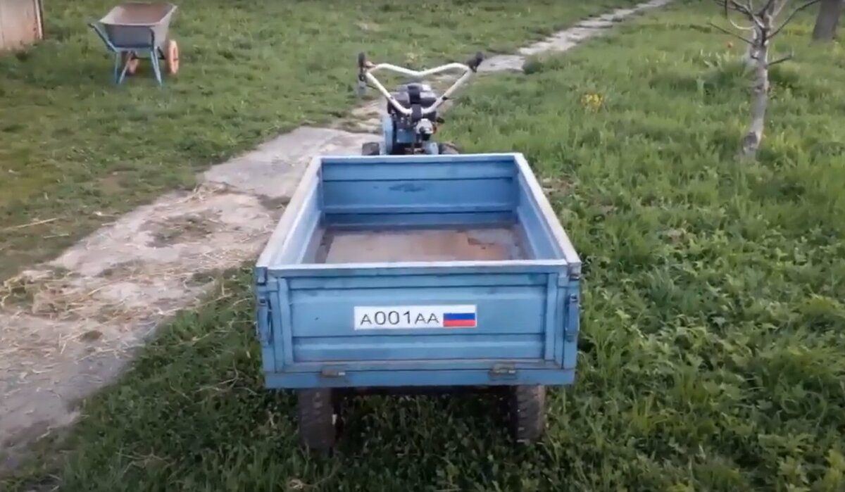 Ширина прицепа позволяющая заехать в любую калитку.