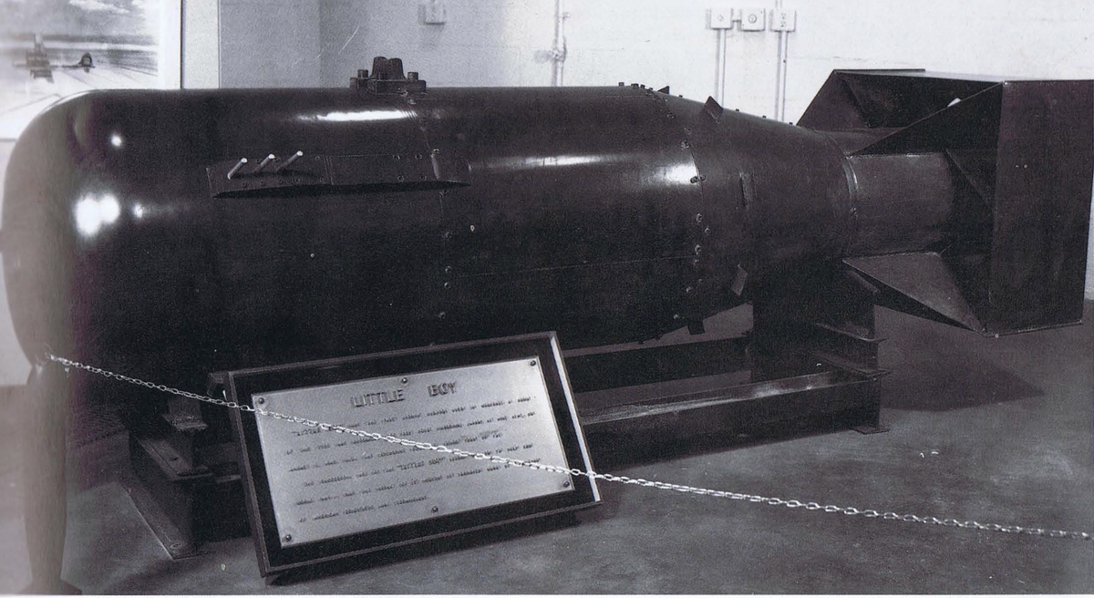 Корпус  бомбы Litlle Boy (Mk-l). Это было первое ядерное оружие, применявшееся в бою. Национальный атомный музей США