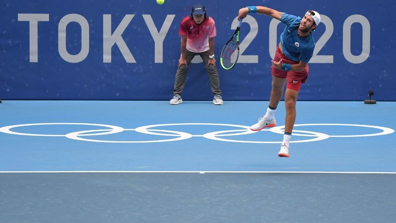 Карен Хачанов играет в Токио. фото: картинки яндекса. 