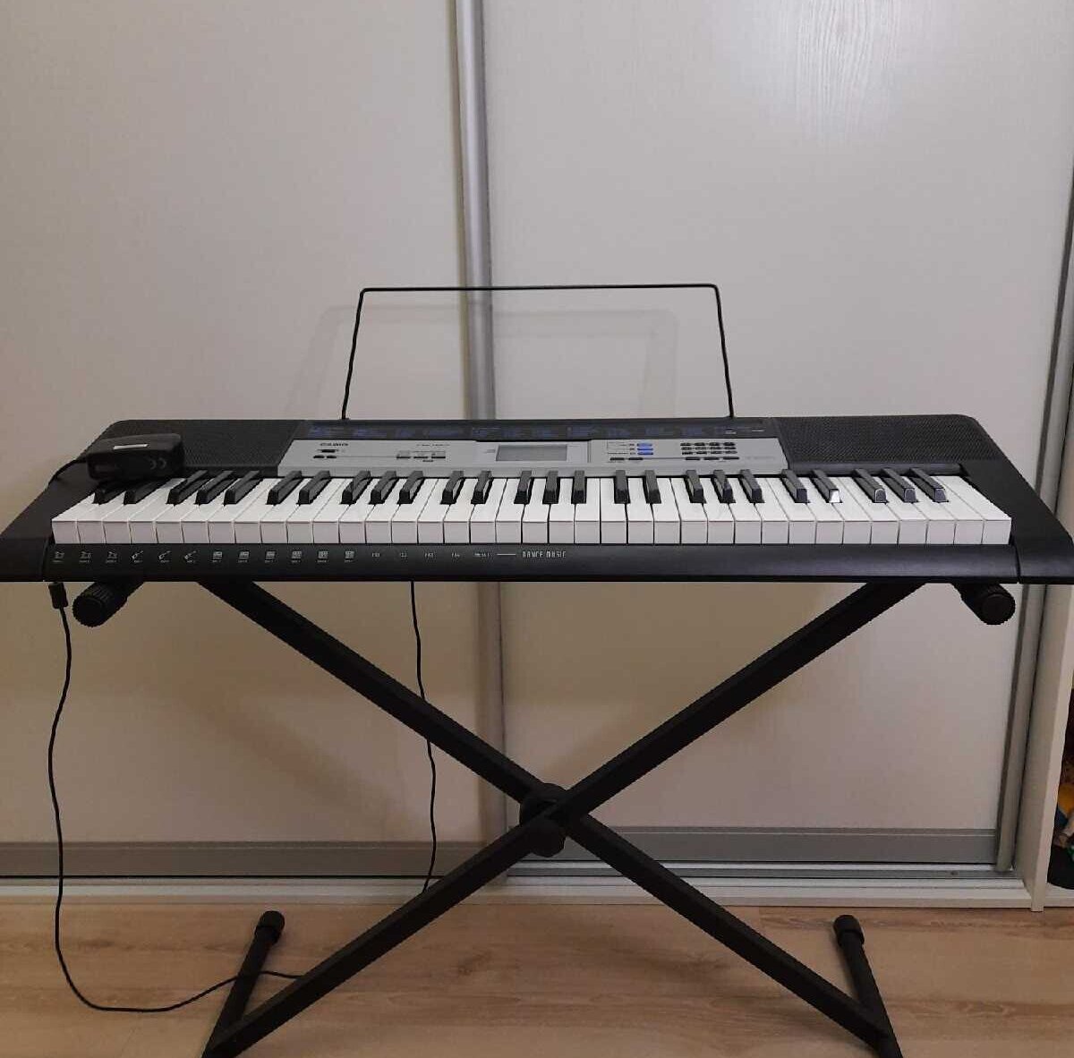 Стоит теперь без дела... 