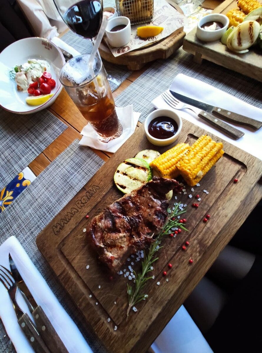 Итальянский ресторан в городе Санкт-Петербург "Mama Roma"