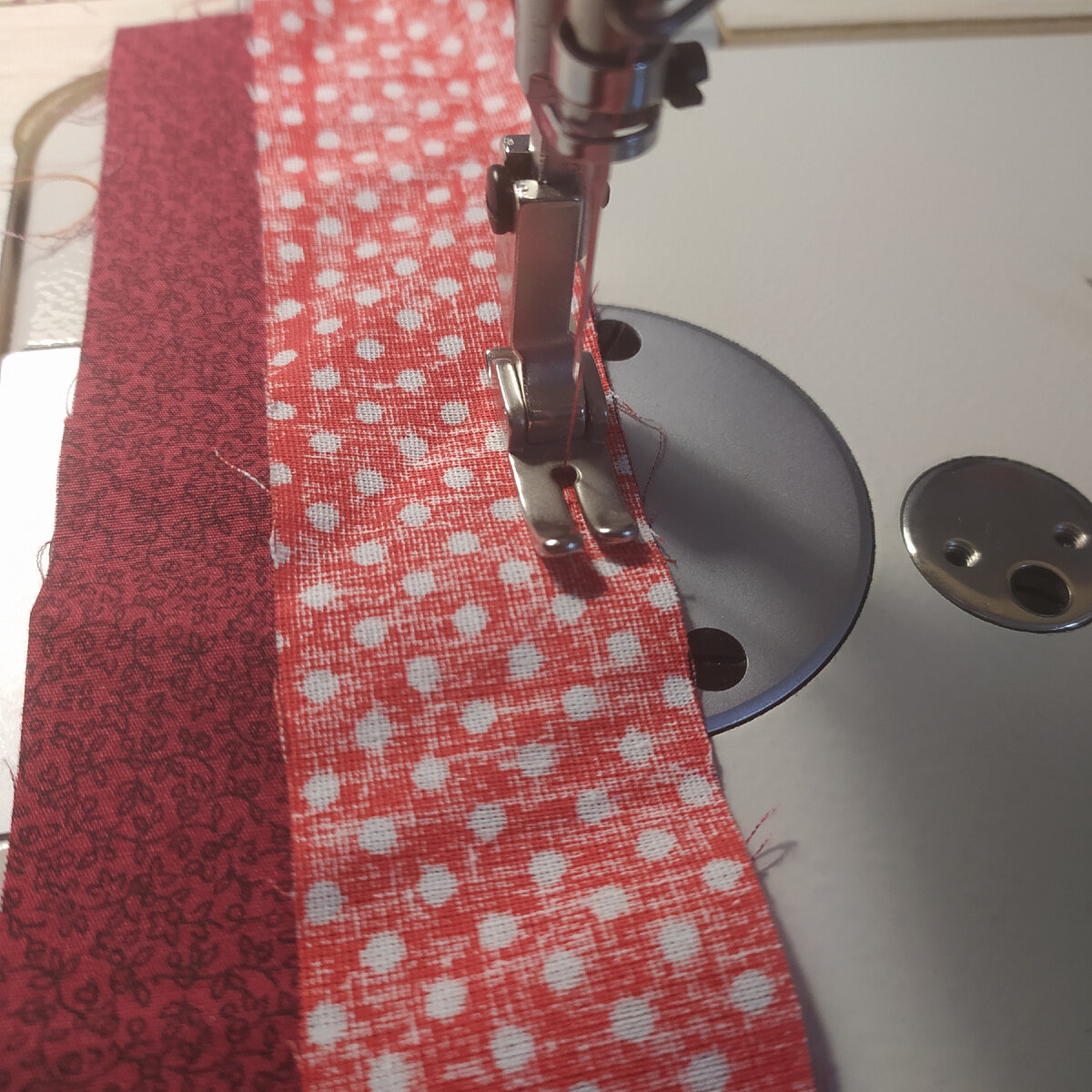 Строчка в 1 см от края