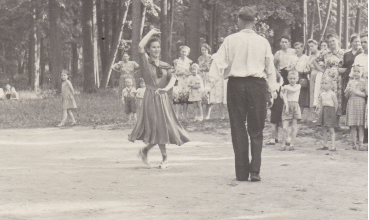 Танцы в Царицыно.