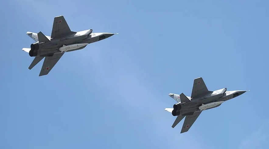 Миг-31 с ракетами "Кинжал"