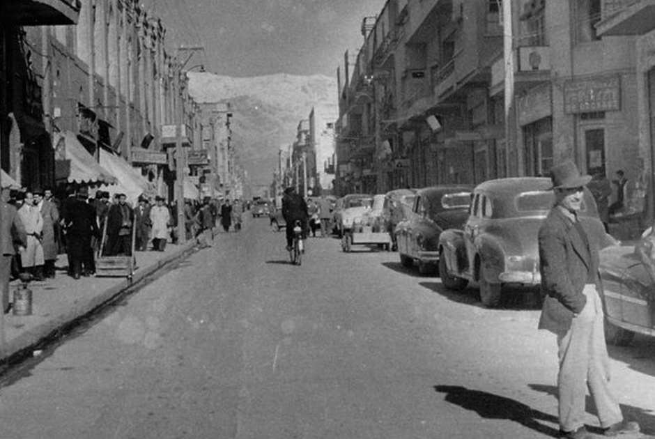 Одна из главных улиц Тегерана 40-ых годов 20-ого века.
