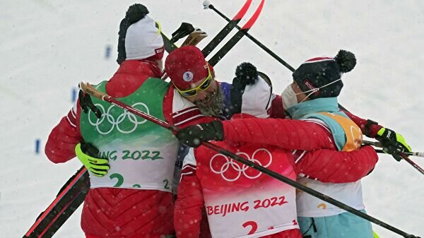     Александр Большунов, Сергей Устюгов, Алексей Червоткин и Денис Спицов© РИА Новости / Павел Бедняков