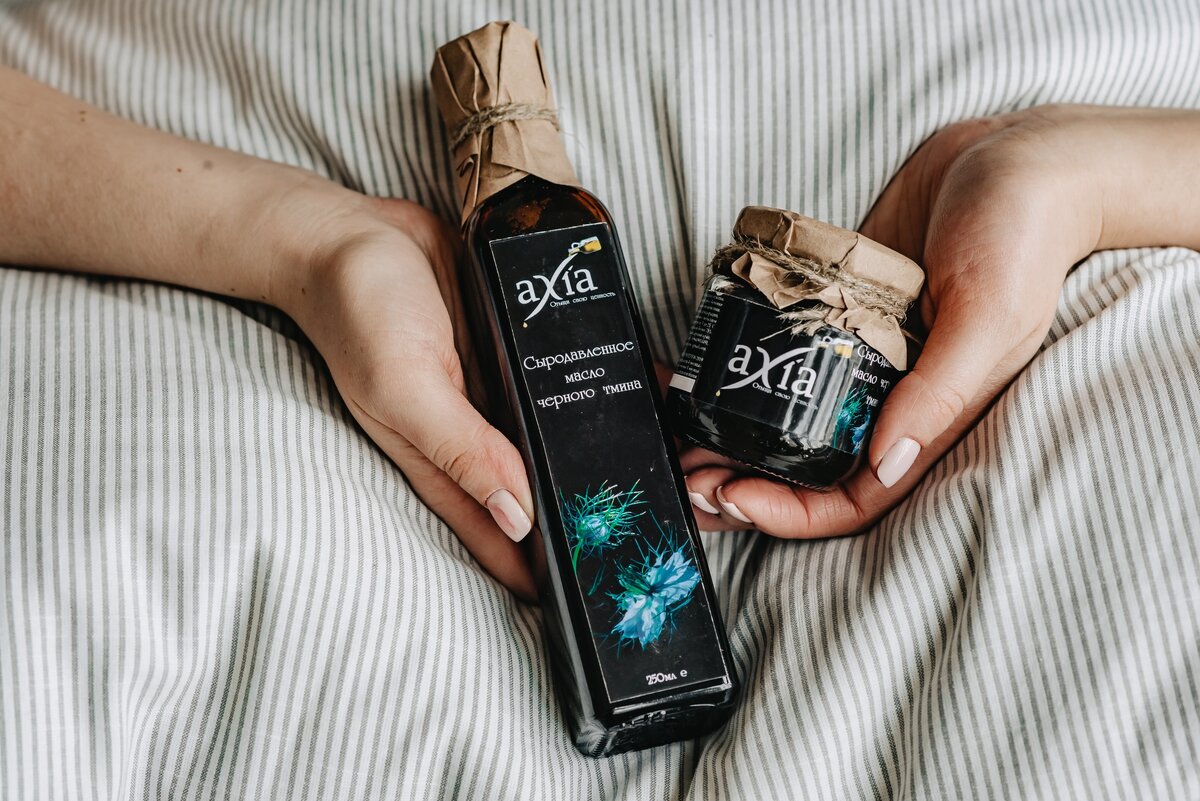 Масло чёрного тмина мы отжимаем из Эфиопских семян. Это самый ценный сорт тмина, так как там жаркий климат, который способствует созреванию, накоплению эфирного масла и образованию тимохинона. 