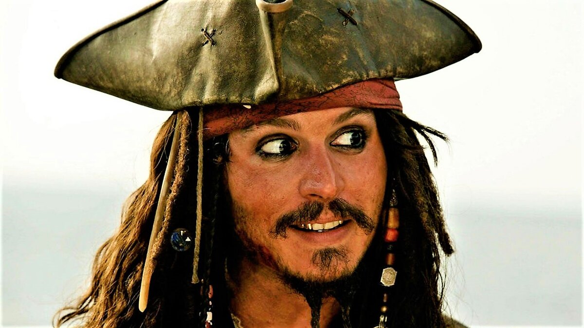 Недаром золотые зубы были и у Джека Воробья! Столичная московская пенсия рядом...