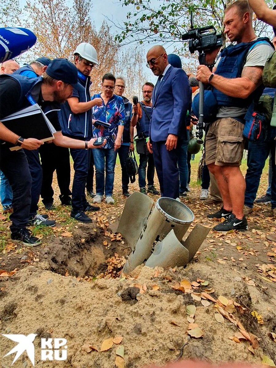     Ранее представителям МАГАТЭ показывали снаряды на территории атомной станции. Олег АДАМОВИЧ