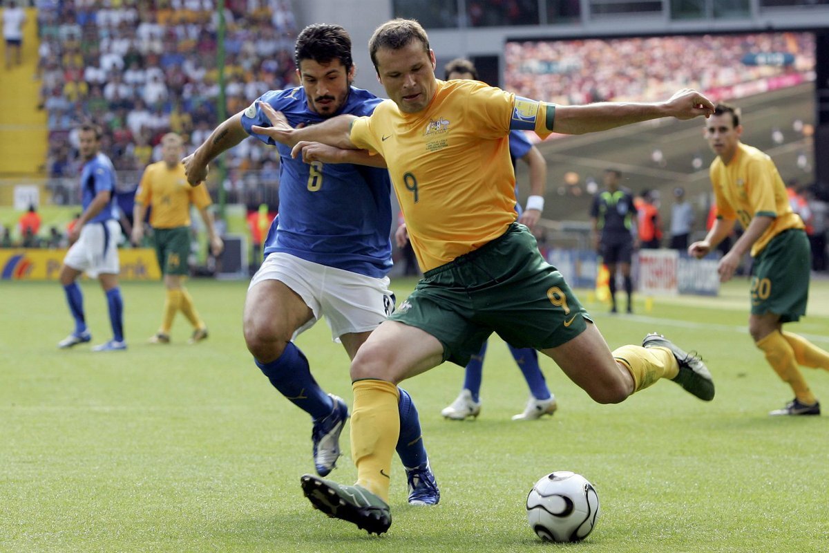Видука (№9) против итальянца Гаттузо (№8). Источник: socceroos.com.au