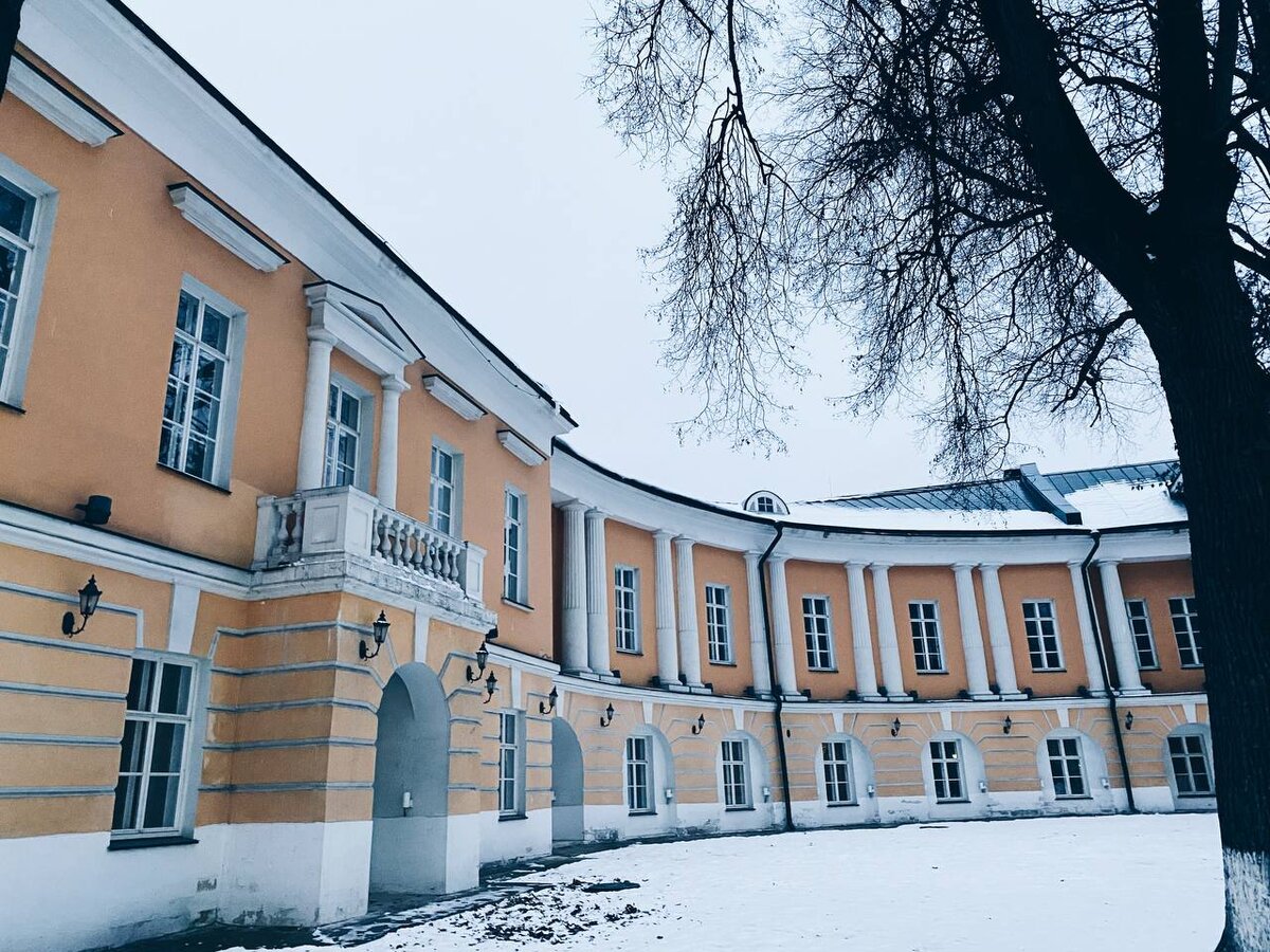 Полукруглый флигель дворца. Источник irynniki