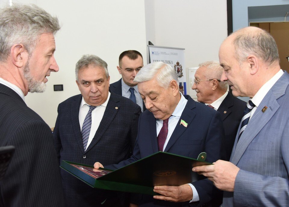     Встречу приурочили к 300-летию российской Геральдии и к 20-летию геральдистики республики. Фото: пресс-служба Госсовета Татарстана