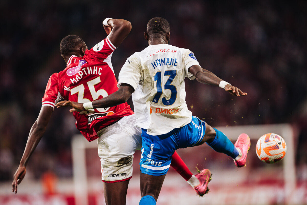 Сейчас лимит на легионеров в РПЛ выглядит следующим образом: 8 иностранцев могут находится единовременно на поле и еще 5 могут входить в заявку на матч. Фото: spartak.com