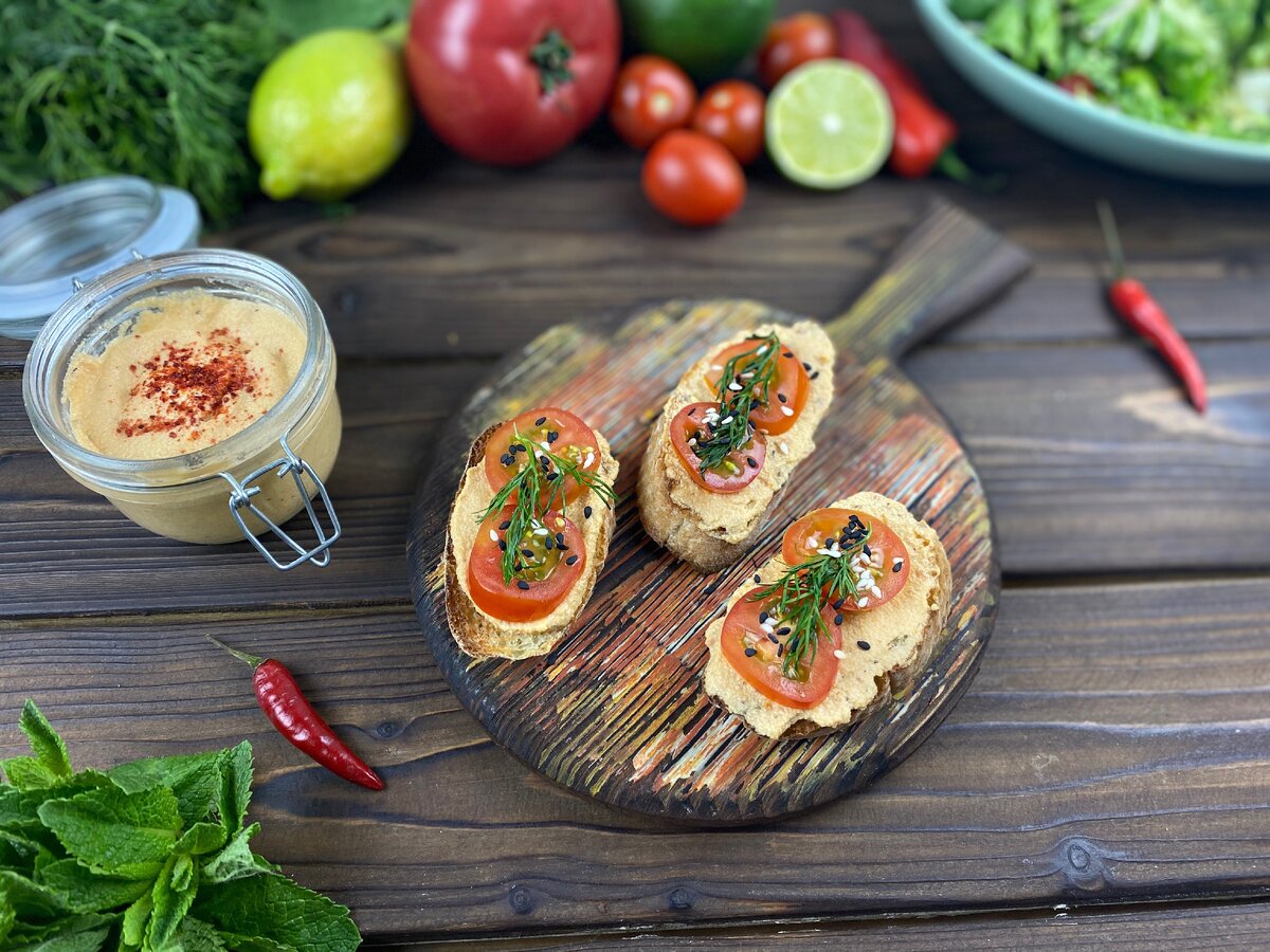 На хлеб: паштет из тофу с вяленными томатами