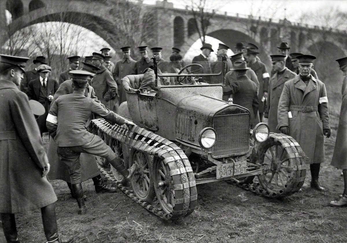 1800 технические. Ford Traktor 1921. Трактор Ford 1918. Автомобили 1920-х годов. Трактор 1920 года.