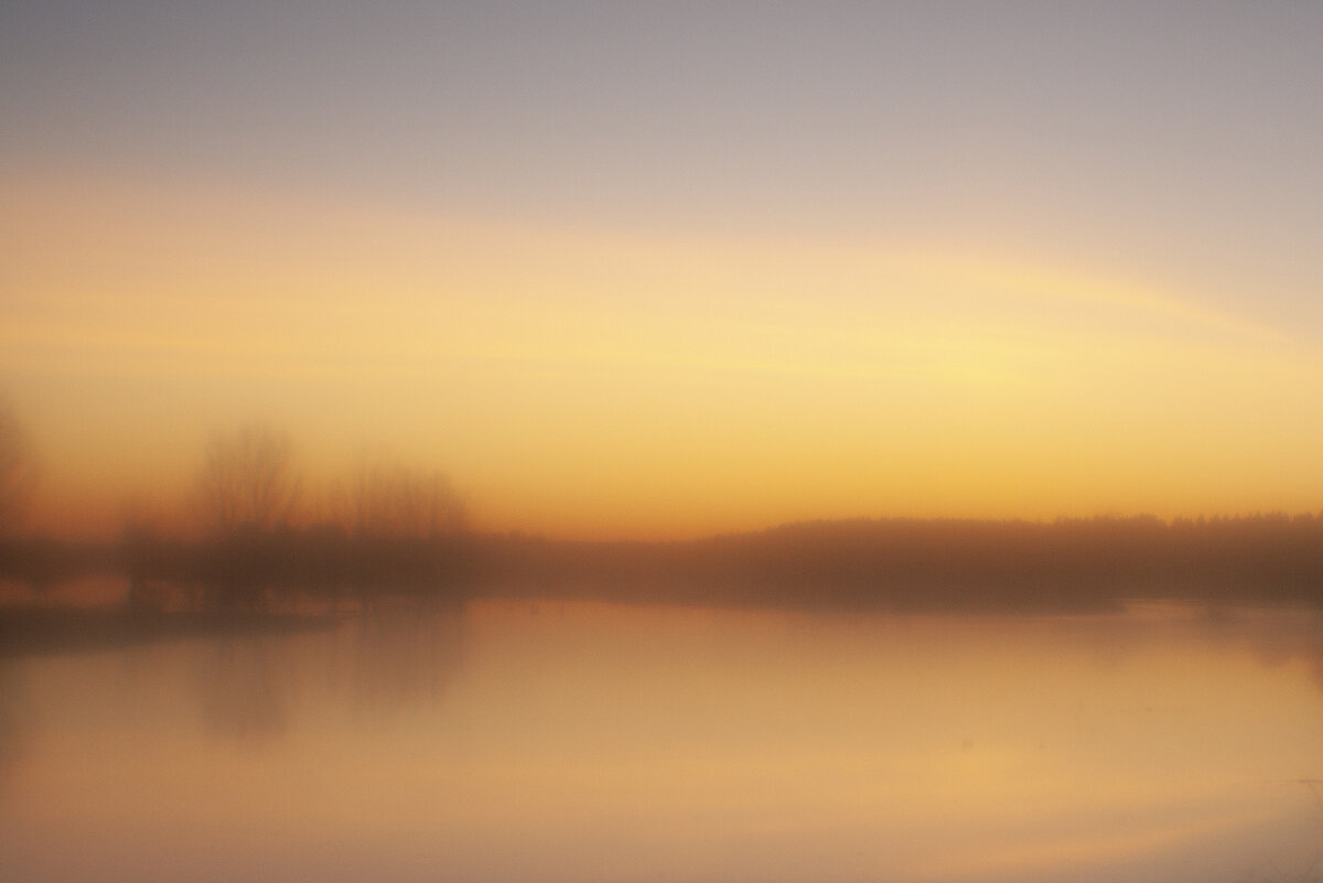 Если и говорить о творческой фотографии для меня, то снимки на монокль стоят на первом месте. Пожалуй, этот крошечный и такой до невозможности простой объектив даёт действительно неповторимый результат. 