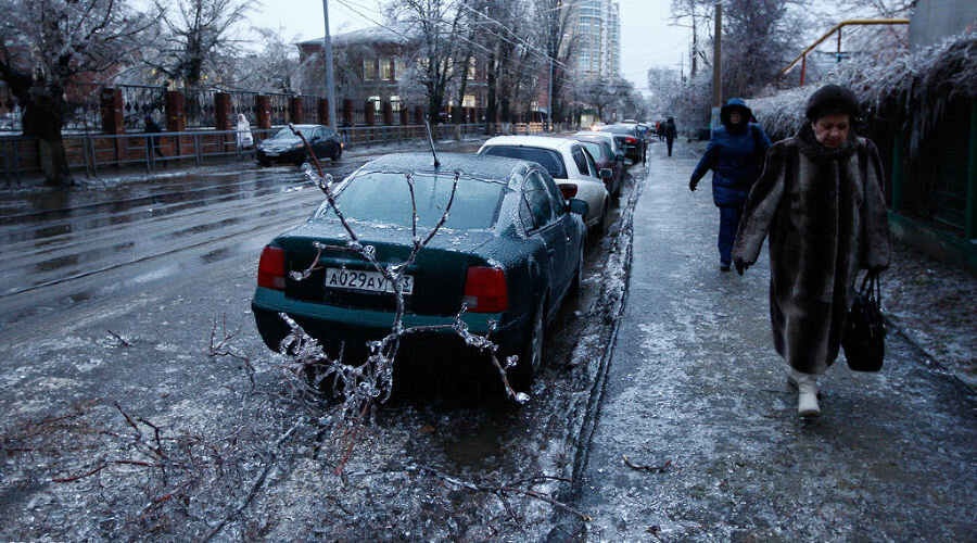Ледяной дождь и ветер в Краснодаре