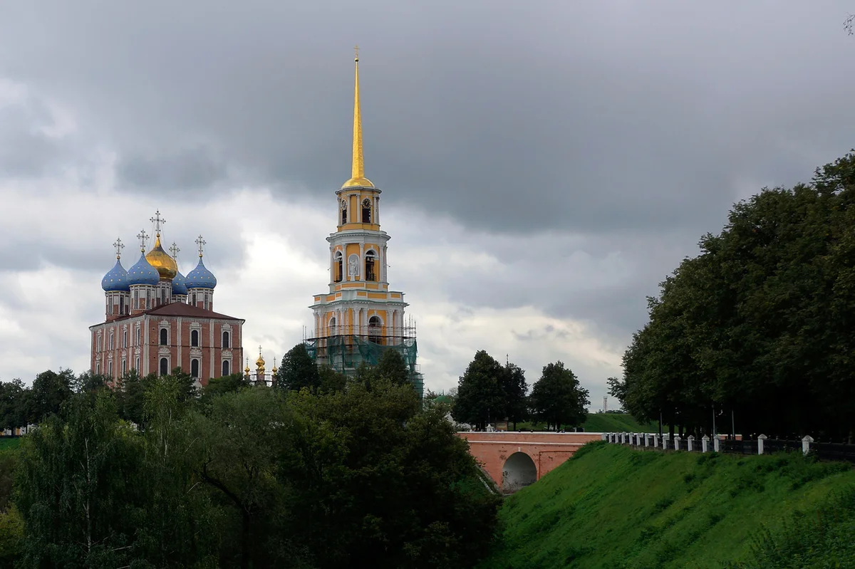 Кремль рязань сайт. Рязанский Кремль Рязань. Кремлевский вал Рязань. Рязанский Кремль сейчас.