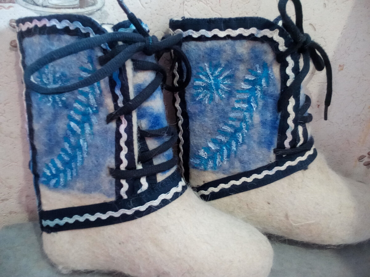 Детские валенки на мальчика.