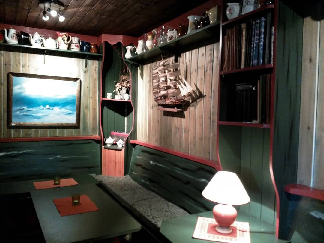 Каждый уголок в кафе рассказывает свою историю