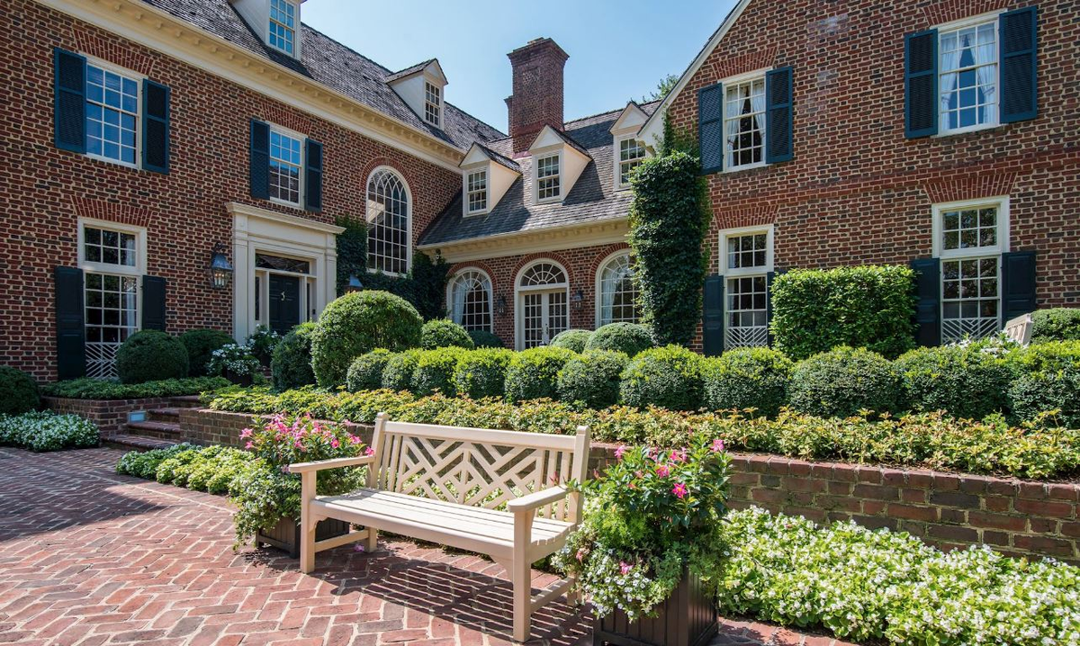 уиттиер аляска. старые дома. говард лавкрафт заброшенный дом. подвал особняка сальваторе. аляска городок уиттер.