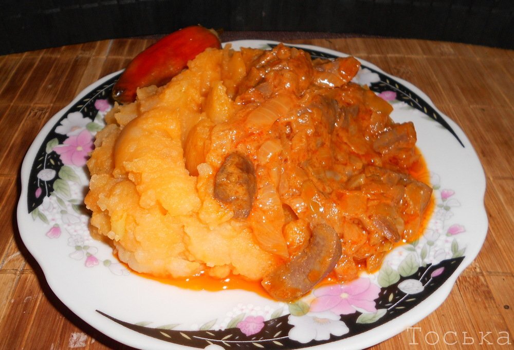 Свиные почки с пюрешкой