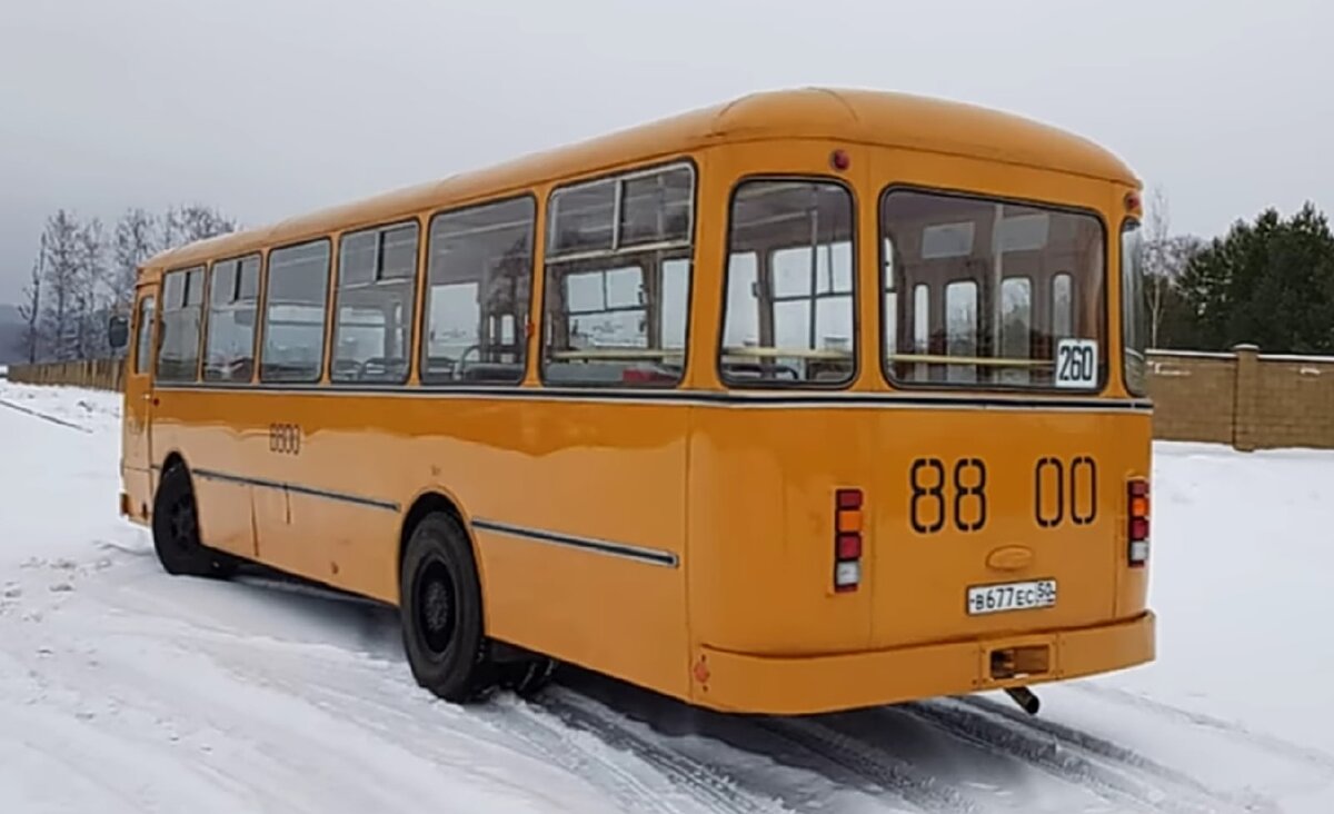 Легендарный советский автобус ЛиАЗ-677 и, почему он издавал звук 