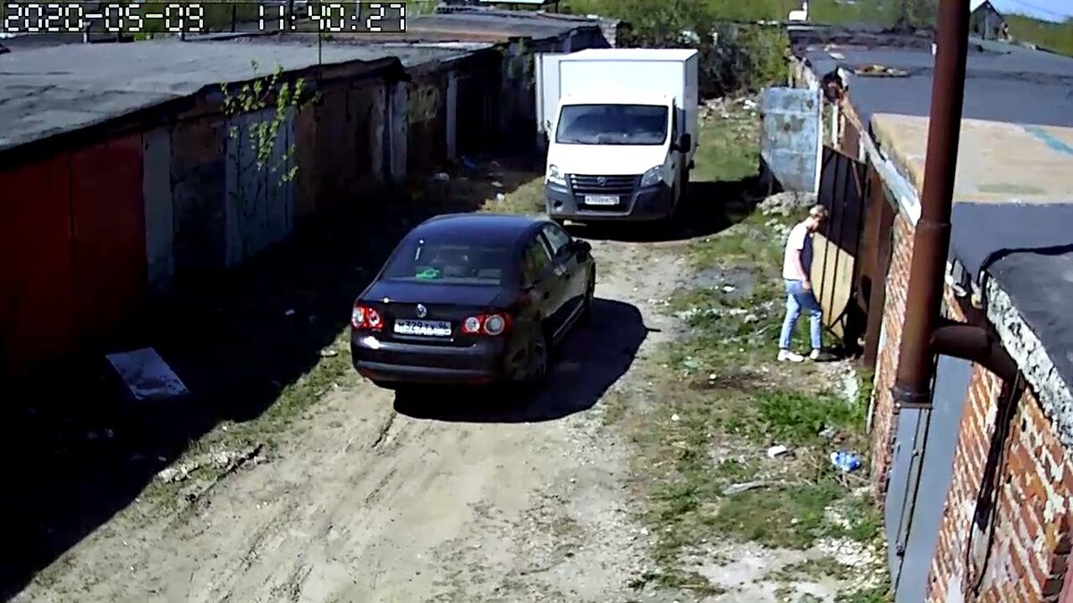 Также есть обратная связь детекция движения сообщение приходит на телефон на этой фотографии арендатор снимает заброшенный гараж на длительный срок