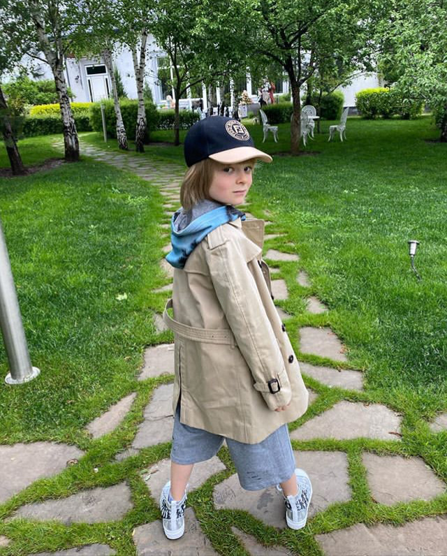 У юного фигуриста сбывается мечта . Мама мальчика опубликовала в Сеть серию видеороликов с участием Саши , после чего его талантом заинтересовались продюсеры «Ералаша».
 Мальчик с мамой сняли небольшие театральные постановки . В своём блоге Саша с мамой рассказали , что он давно хотел бы сняться в популярном детском кино . 
Под очередным постом с театральной сценкой Яна подписала «Завтра едем на пробы к Борису Грачевскому». 
Напомню ,что не так давно Яна опубликовала первую подобную сцену Саши. «Я люблю «Ералаш» и мечтаю в нем сняться»- подписала под постом Яна , цитируя сына . 
У мальчика действительно есть талант и многие пользователи Интернета сошлись на мнении , что у него все получиться . 
Будем надеяться что и в правду все сложиться так , как мечтал Саша.