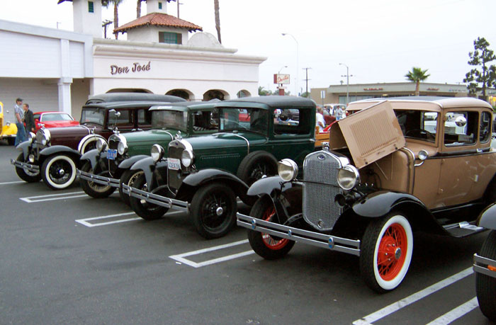 Ряд машин Ford Model A
Ford Model A (1927) — автомобиль, производившийся компанией Ford Motor Company с 1927 по 1931 год. Вторая модель с индексом A в производстве компании. 
С 1903 по 1904 гг. выпускалась первая модель с индексом А.
