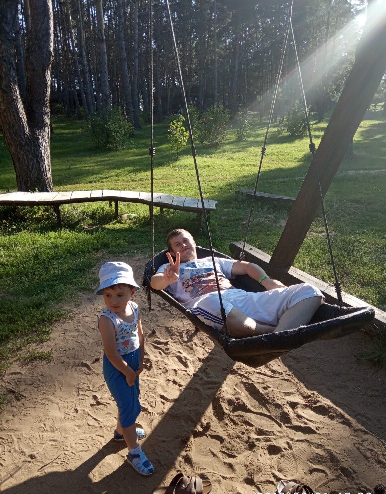 На турбазе нам хорошо отдыхается и нашей семьёй