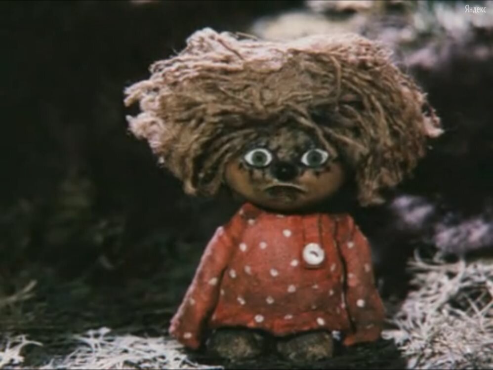 Никогда не верила в домового. даже посмеивалась над историями. которые рассказывали про них. Сидели мы с коллегами. как то обедали на работе, одна начала рассказывать о том , как к ней приходил домовой и душил ее. Я засмеялась и говорю. сказки все это !  Пообедали и забыли  про беседу о домовых. Прошло где то пол года спустя, за эти пол года ушла от мужа, получила нервный срыв. Долго не могла уснуть ночью. но все таки уснула! Чувствую сквозь сон, что то навалилось на мою грудь, аж тяжело дышать стало.   Горло кто то сжал, стала задыхаться. Глаза хотела открыть. а они не открываются. стала кричать, но не получилось даже крикнуть. хотела руку поднять и к горлу поднести, руки меня не слушались. Я так испугалась, думала что парализовало. но потом вспомнила рассказ коллеги по работе, что она рассказывала точно так. когда к ней домовой приходил. Я начала про себя читать молитву отче наш!  Как только я прочитала ее до конца, мне сразу стало свободно дышать. и как какой то камень с груди свалился. Скажу честно я очень испугалась, после этого случая дня четыре спала со светом. Прочитала в интернете. что в таких случаях нужно спрашивать у него к худу или к добру? Я бы наверное не смогла бы спросить от страха. После того как приходил ко мне домовой, прошла неделя и я попала в больницу. сильно схватил бок и меня на скорой отвезли в больницу. Там сделали операцию, удалили кисту на яичнике. Душил к худу!...... Прошло с тех пор 8 лет. Больше он ко мне не приходил. 
