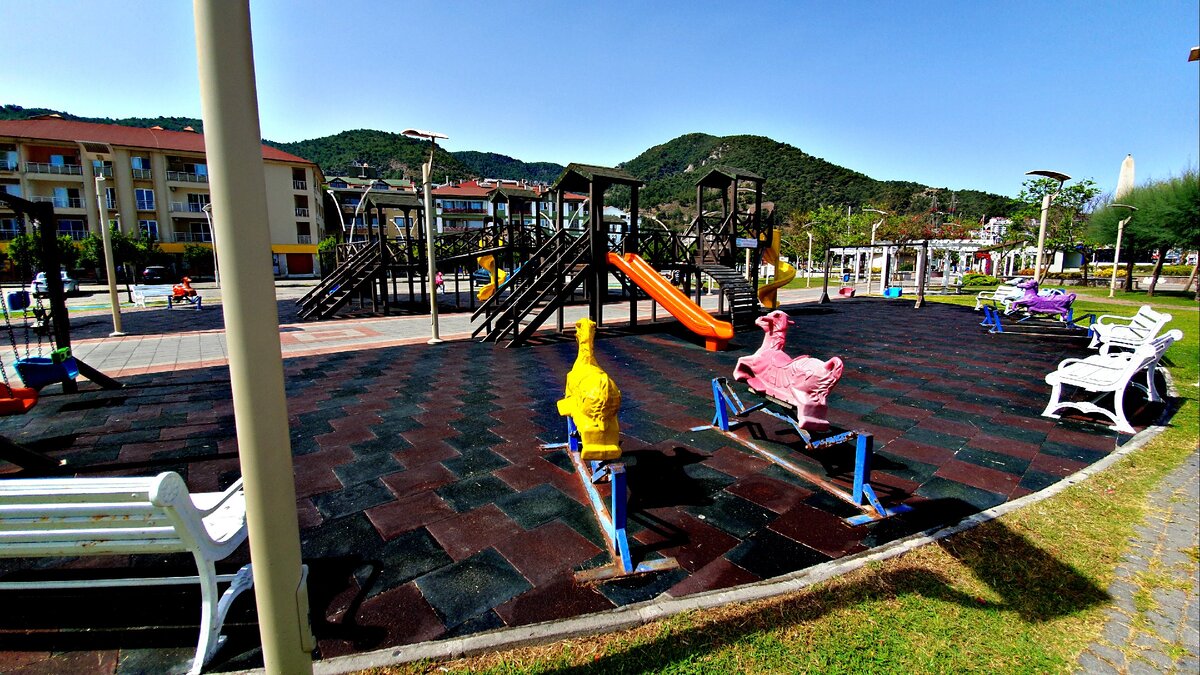 Fethiye Kordondaki Çocuk Parklarından Biri ve Bomboş