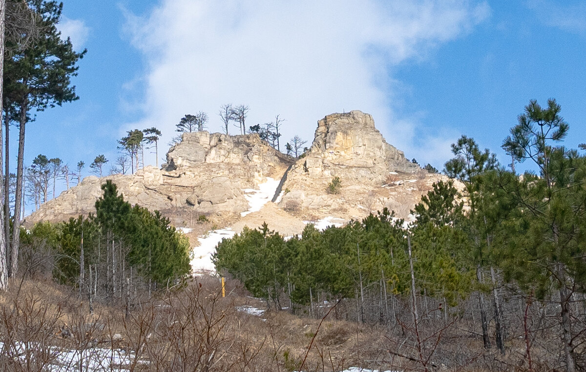 2. Очень крупный план скалы Кучук-Капоблу.