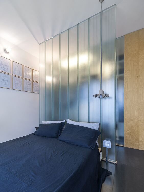 перегородка из стеклопрофилита
