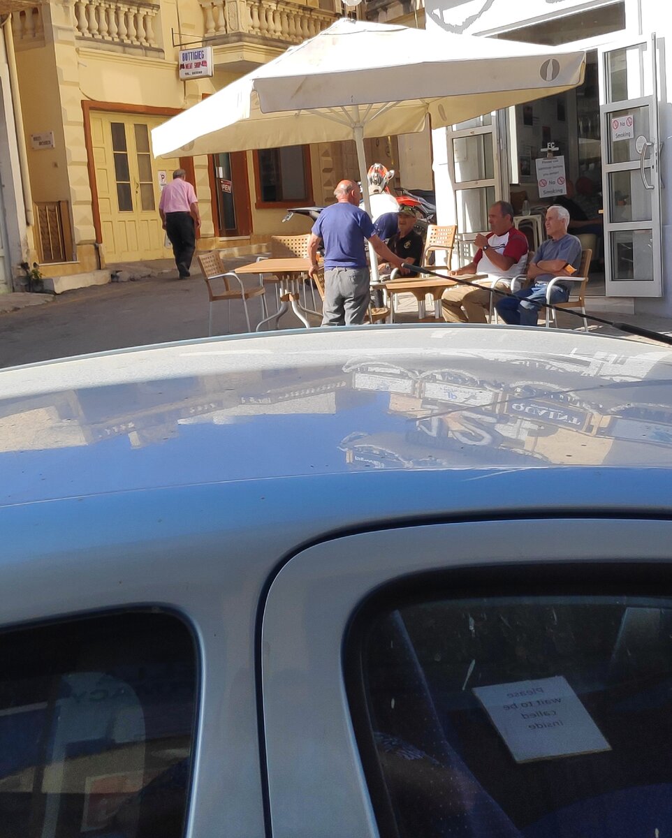 Да чихали мы на вашу социальную дистанцию.